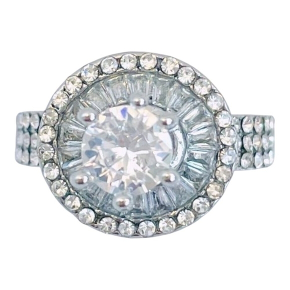 NWOT Rhinestone Round Crystal Ring Jewelry - Picture 4 of 7